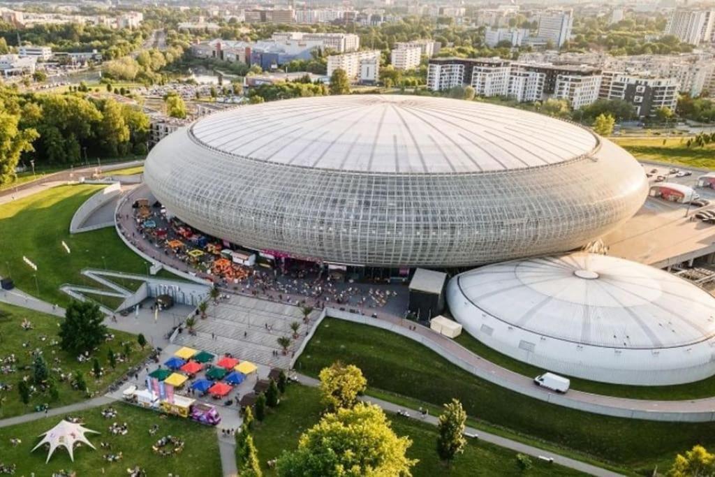 Nowoczesny Dabska Arena / Parking * Kraków